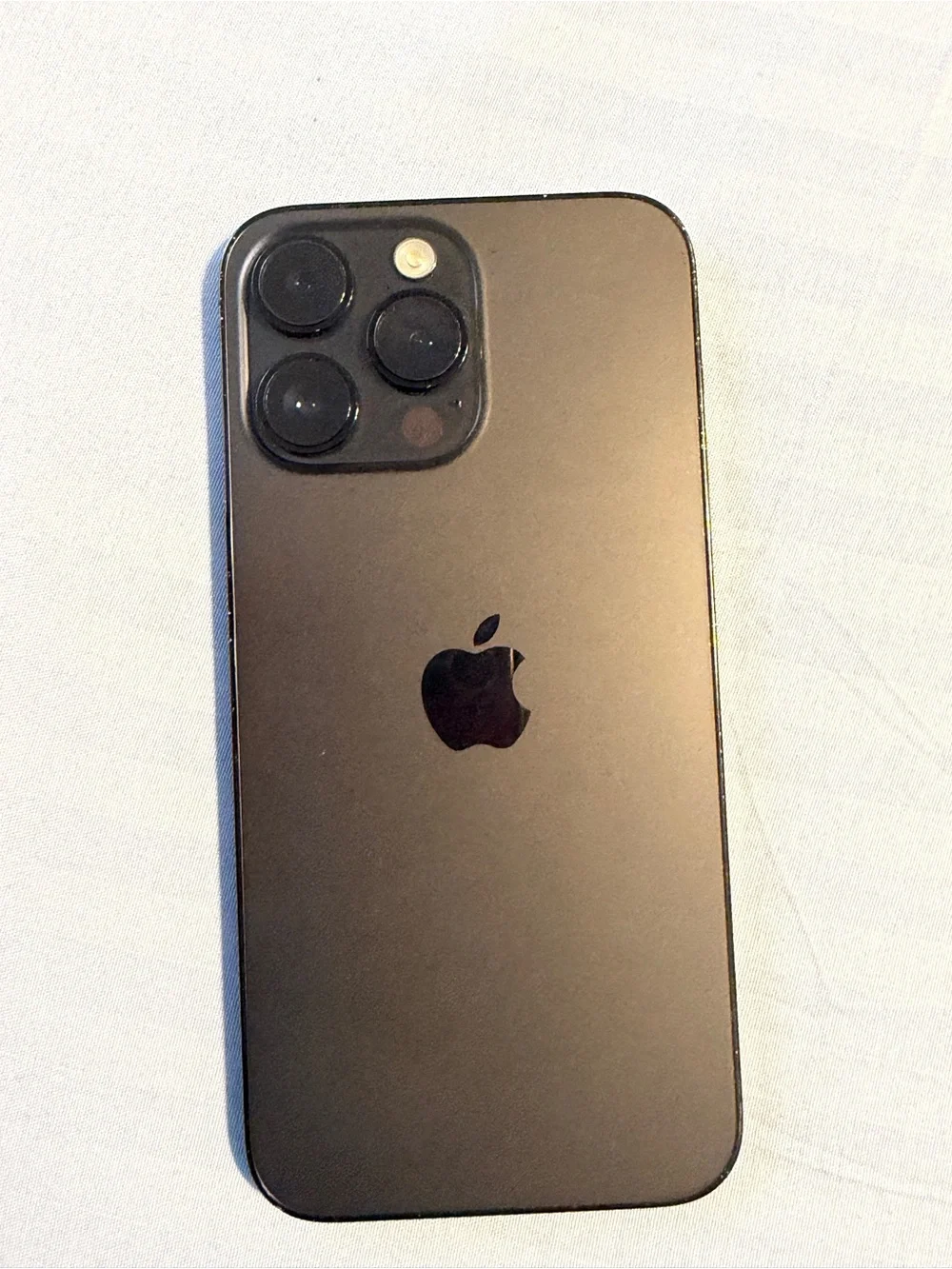 Apple iPhone 14 Pro Max with case + 2 screen protector